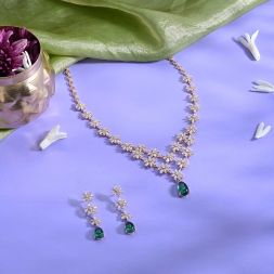 Stunning Emerald Floral Necklace Set