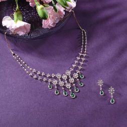 Rose Petals Shimmering Diamond Necklace Set