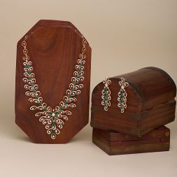 Exquisite Green Gemstone and Diamond Short Necklace Set