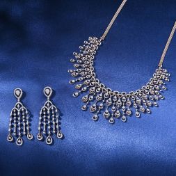 Scintillating Earrings and Necklace Set With Diamonds