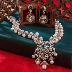 Stunning Green Gemstones and Diamond Jewellery Set