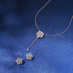Alluring Floral Diamond Necklace Set