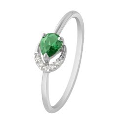 Exquisite Emerald Stone Diamond Ring