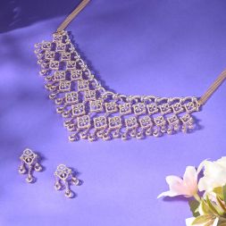 Elegant Spread Diamond Necklace Set