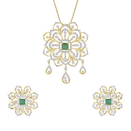 Enticing Flower Yellow Gold Diamond Pendant Set