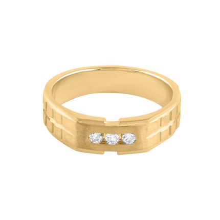 Classy Diamond and Yellow Gold Finger Ring