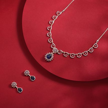 Brilliant Pair of Necklace and Earring with Diamonds