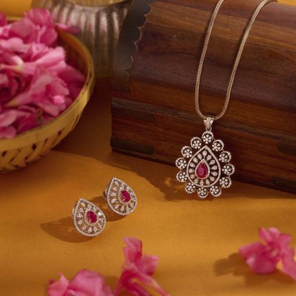 Aesthetically Designed Diamond and Yellow Gold Pendant Set