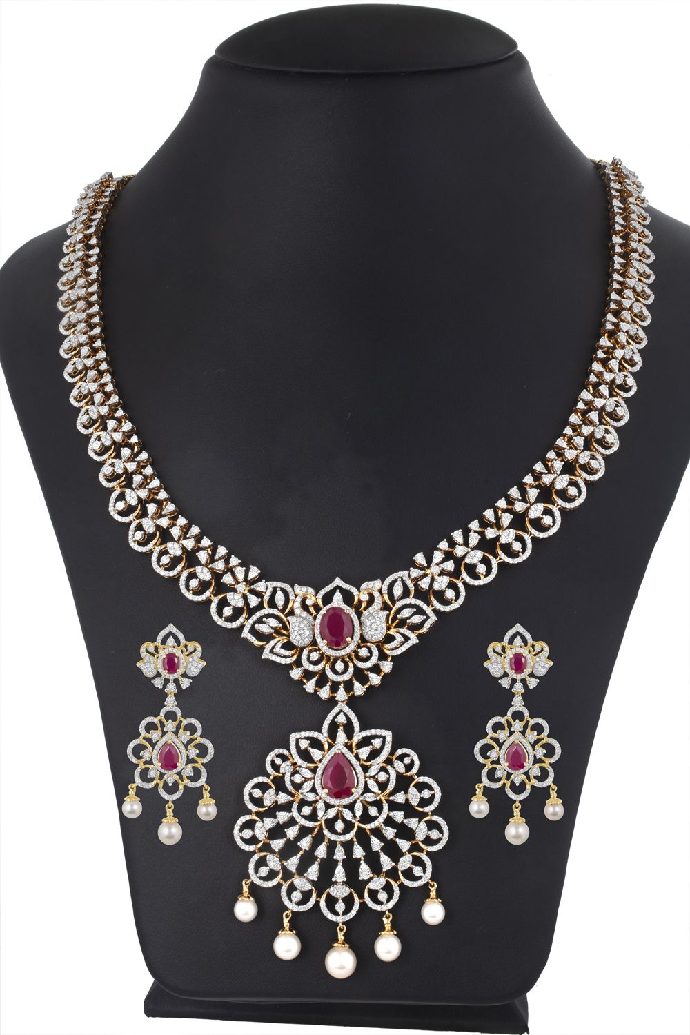 Scintillating Jewellery Set in 18KT Yellow Gold-All Jewellery-ONS23018-D309R0B